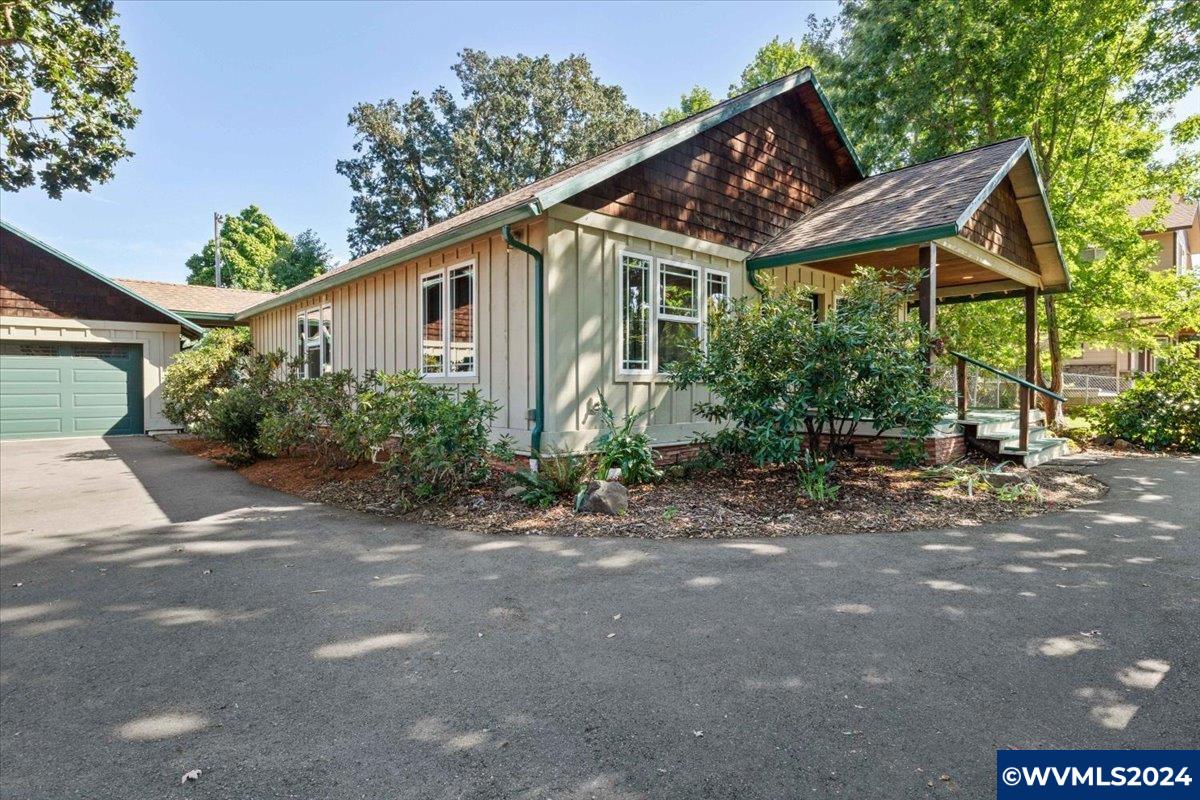560 Southwest Hayter Street Dallas, OR 97338 - Photo 1 of 48 Gallery Image 1