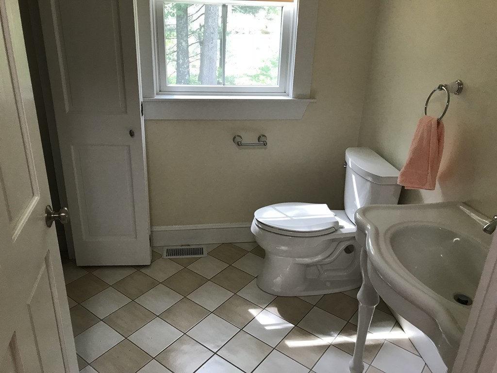 184 Salem Road Billerica, MA 01821 - Photo 6 of 22