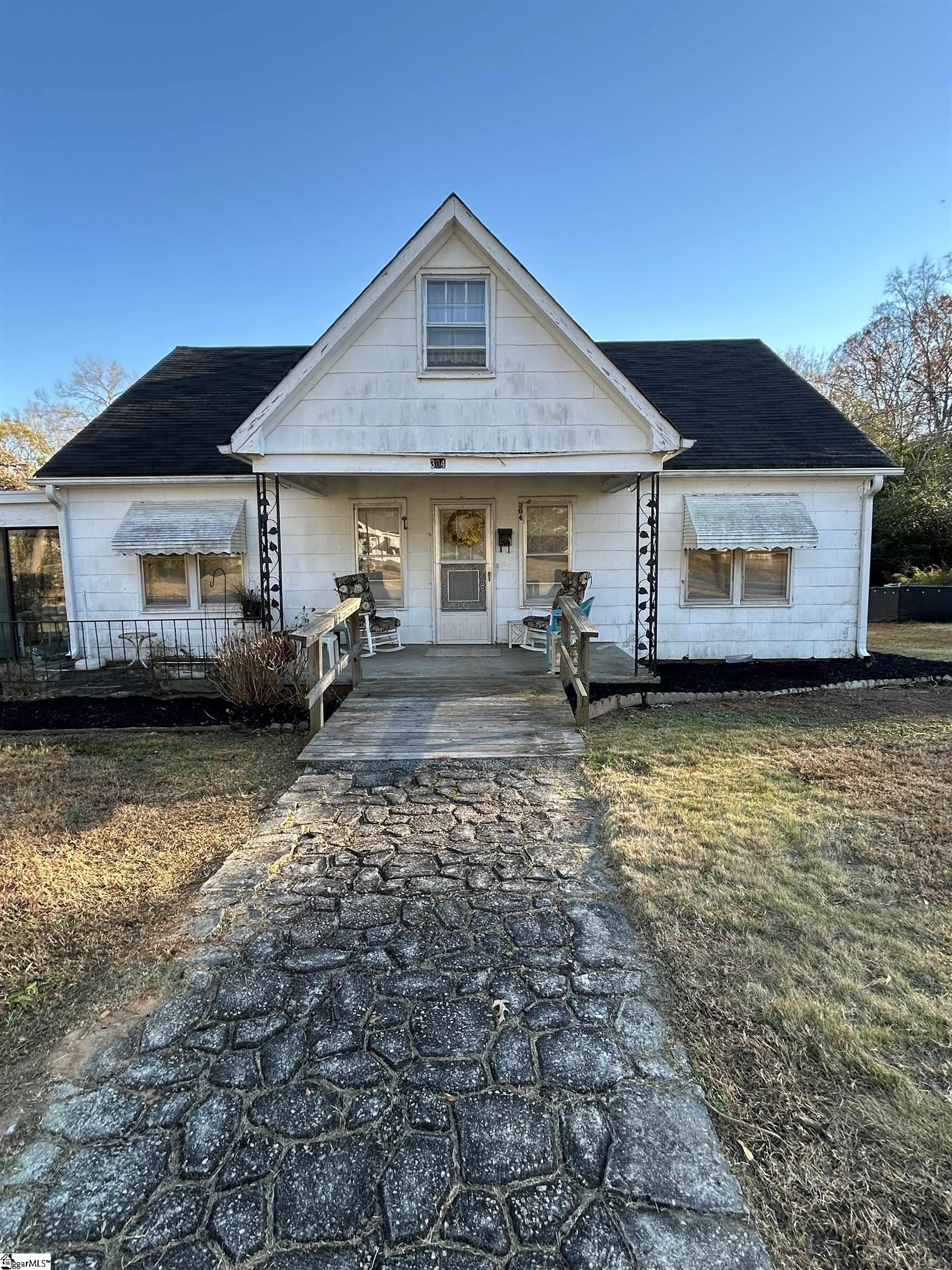 304 Stutts Avenue Union, SC 29379 - Photo 1 of 21