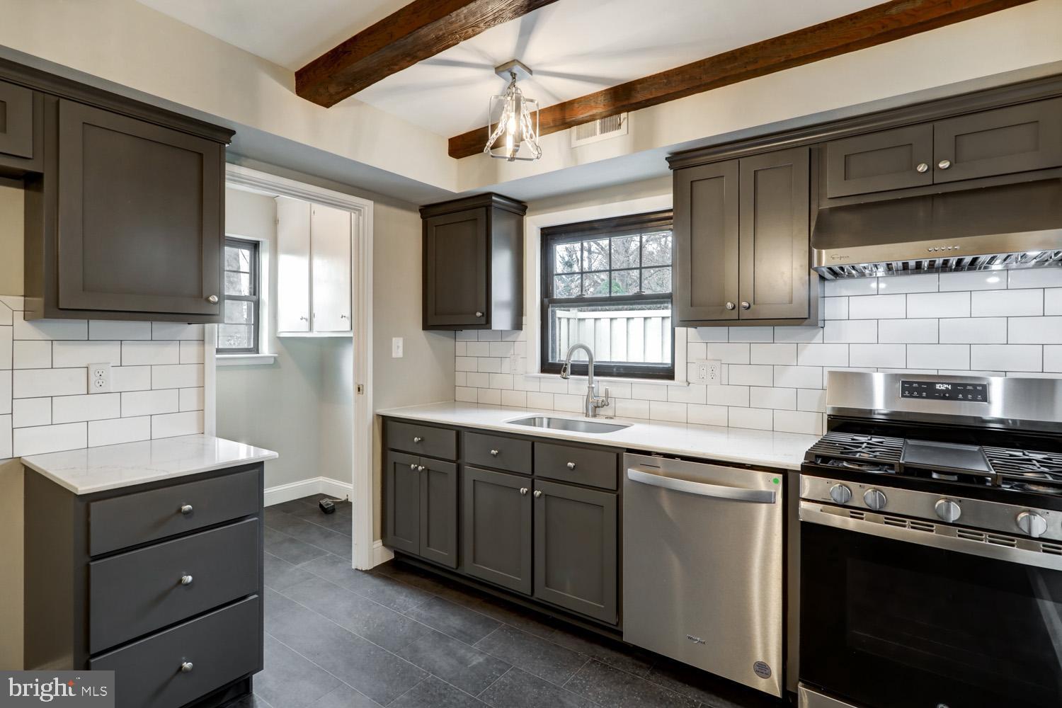 406 Valleybrook Drive Lancaster, PA 17601 - Photo 2 of 31