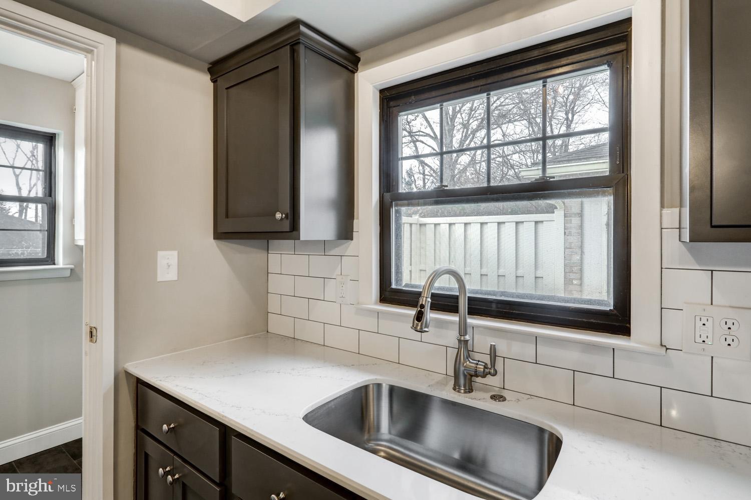 406 Valleybrook Drive Lancaster, PA 17601 - Photo 4 of 31