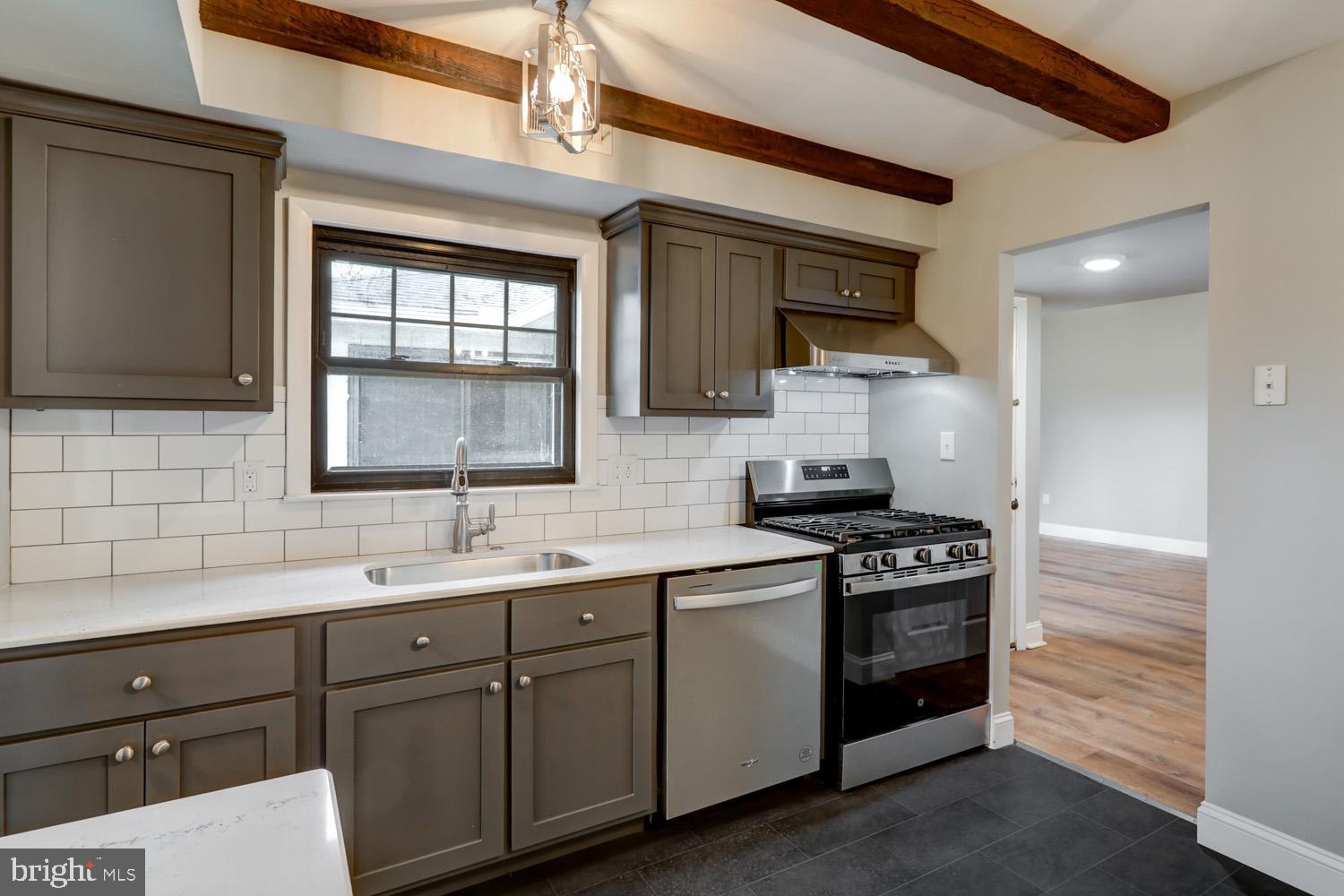 406 Valleybrook Drive Lancaster, PA 17601 - Photo 5 of 31