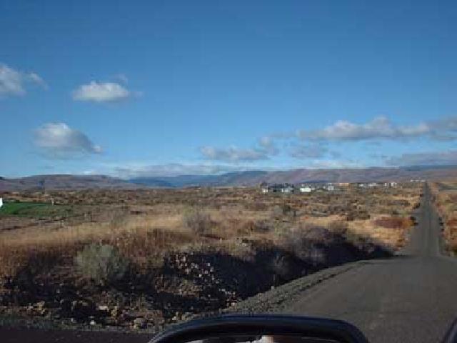 930 Red Tail Road Yakima, WA 98908 - Photo 4 of 6 a view of city and mountain
