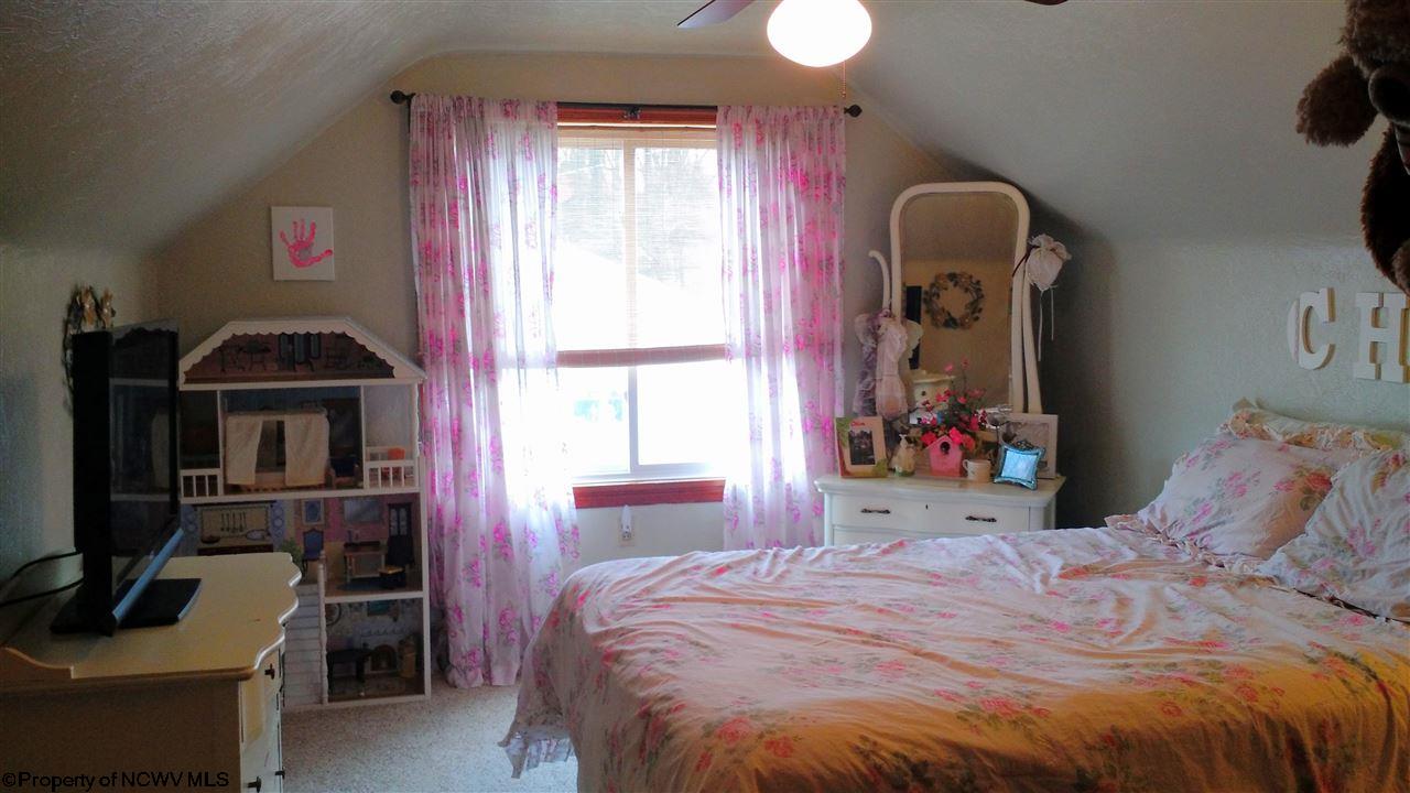 1364 Overhill Road Fairmont, WV 26554 - Photo 8 of 16 Gallery Image 8