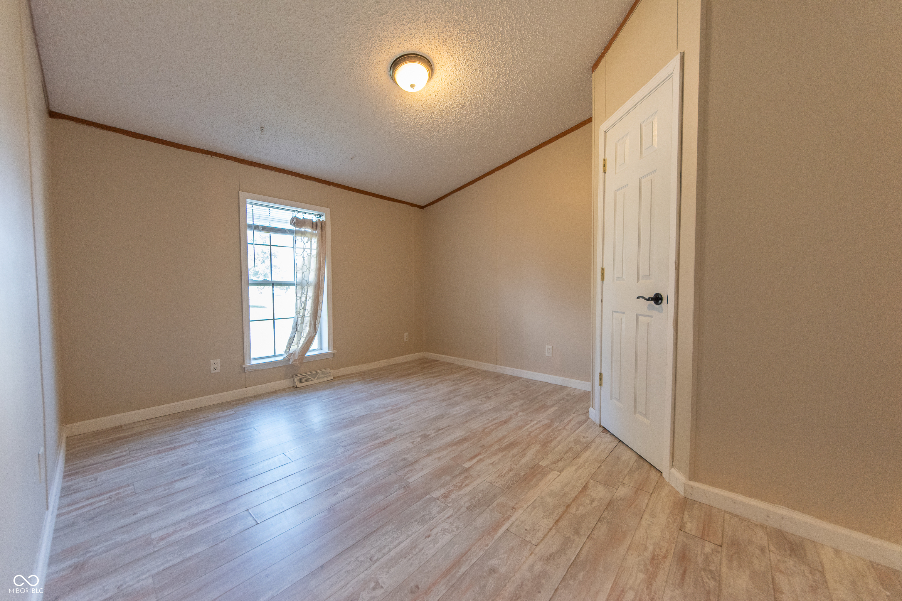 3333 Spring Valley Drive Columbus, IN 47203 - Photo 14 of 25 Gallery Image 14
