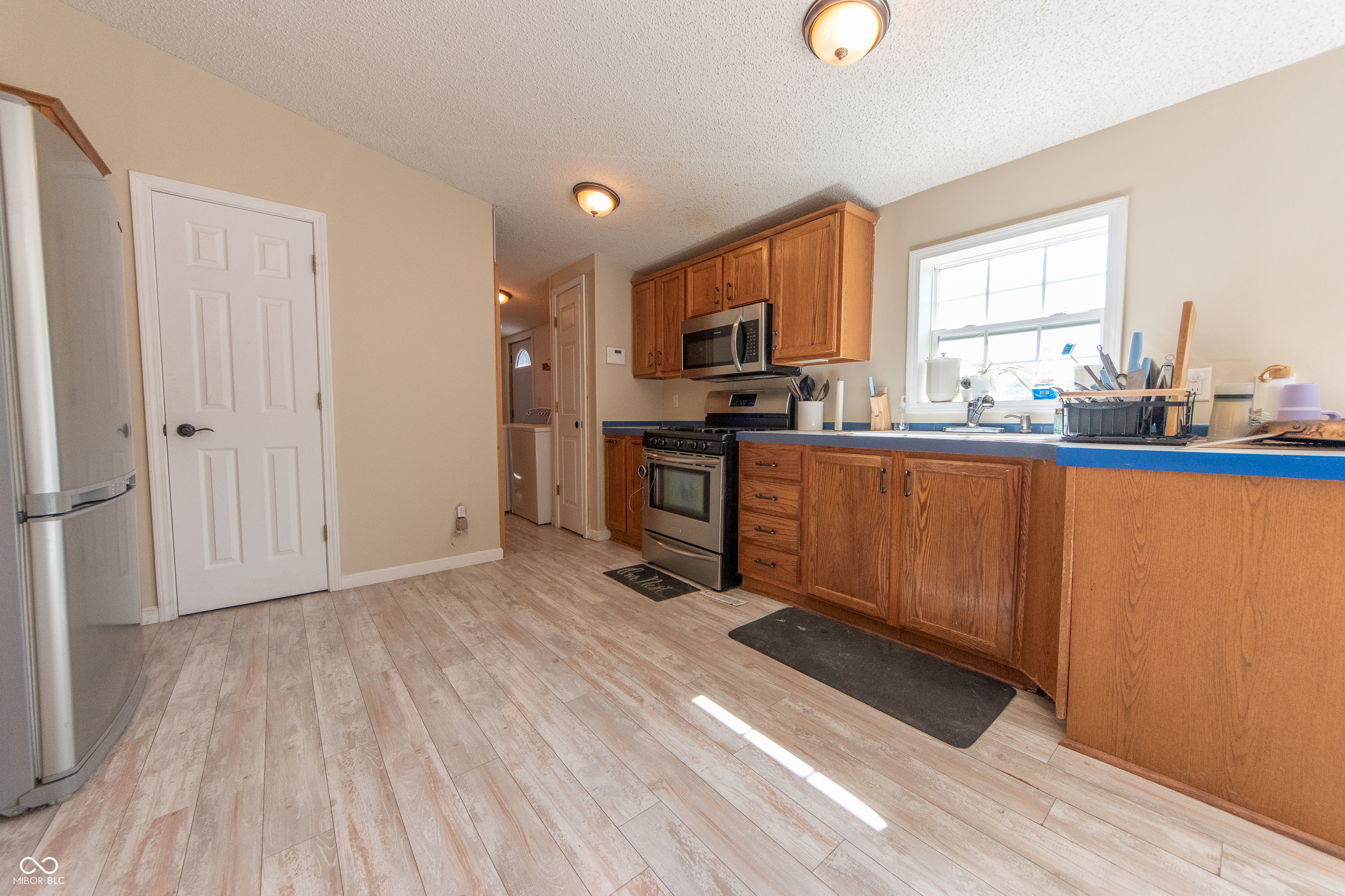3333 Spring Valley Drive Columbus, IN 47203 - Photo 3 of 25 Gallery Image 3
