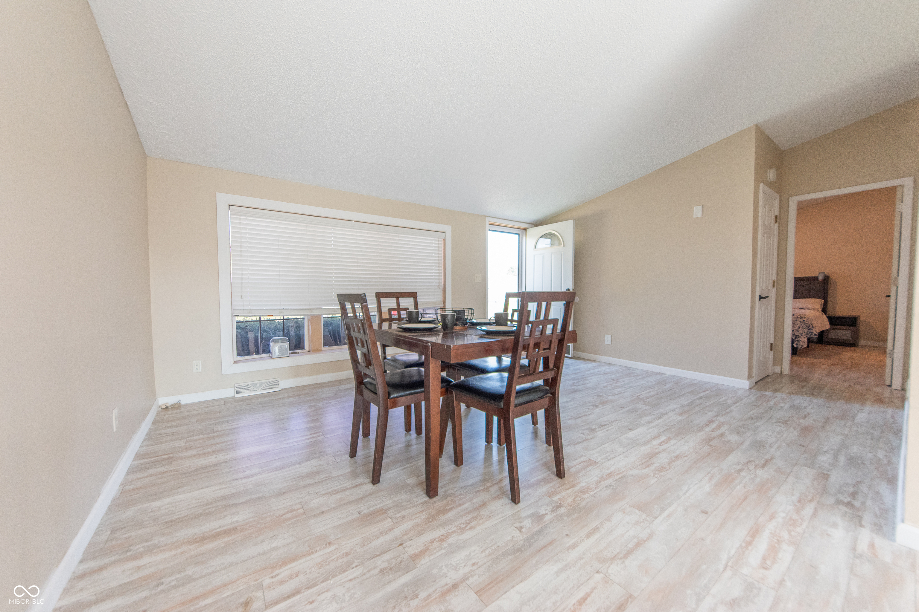 3333 Spring Valley Drive Columbus, IN 47203 - Photo 8 of 25 Gallery Image 8