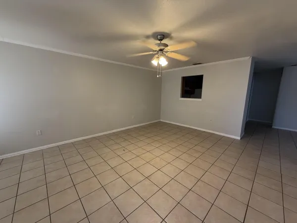 $1,350 | 533 North Clinton Avenue, Unit B, Lubbock, TX 79416
