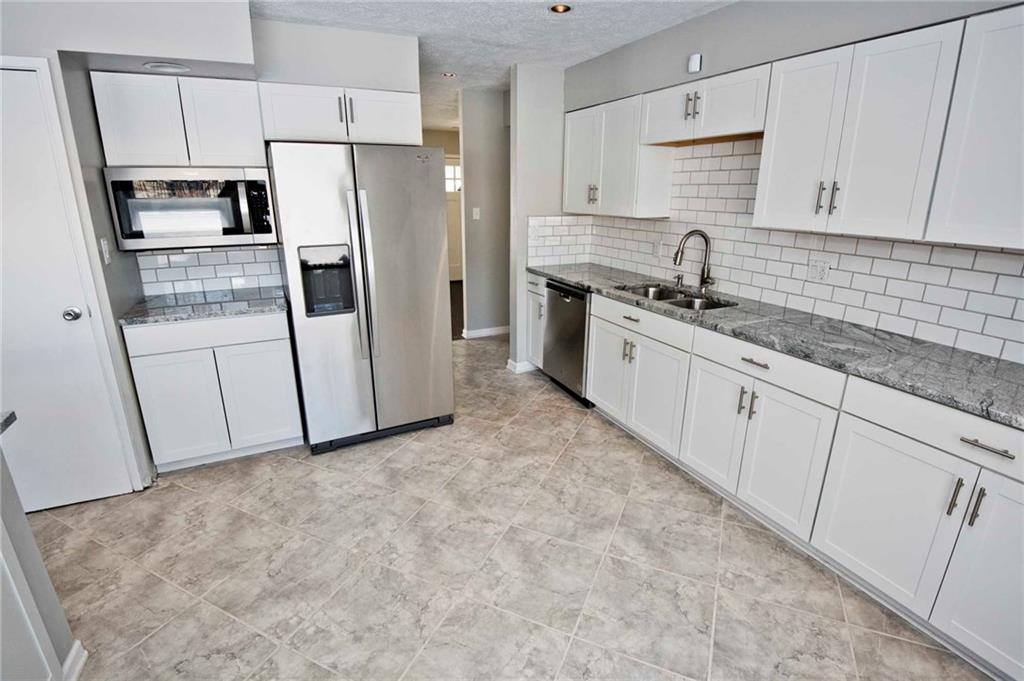 5702 Radnor Road Indianapolis, IN 46226 - Photo 3 of 25 Gallery Image 3