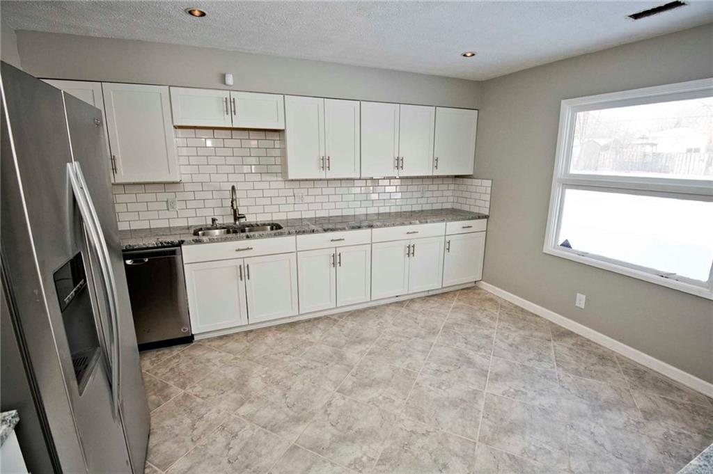 5702 Radnor Road Indianapolis, IN 46226 - Photo 4 of 25 Gallery Image 4