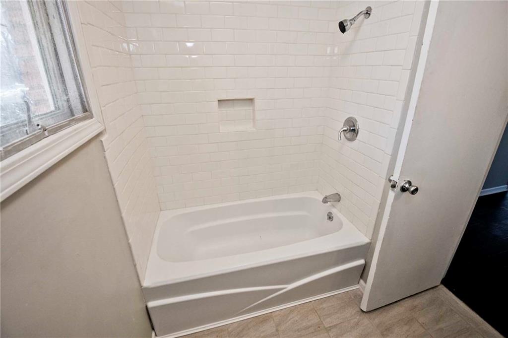 5702 Radnor Road Indianapolis, IN 46226 - Photo 10 of 25 Gallery Image 10