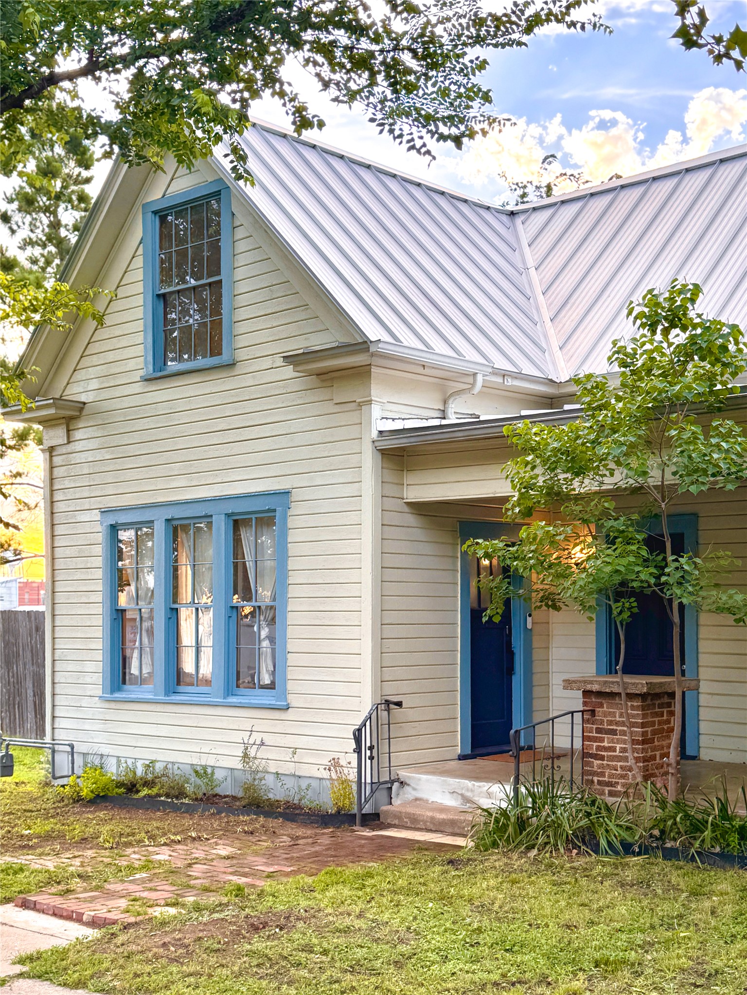 200 East Brenham Street Elgin, TX 78621 - Photo 2 of 40 A truly charming home located right in the heart of Elgin