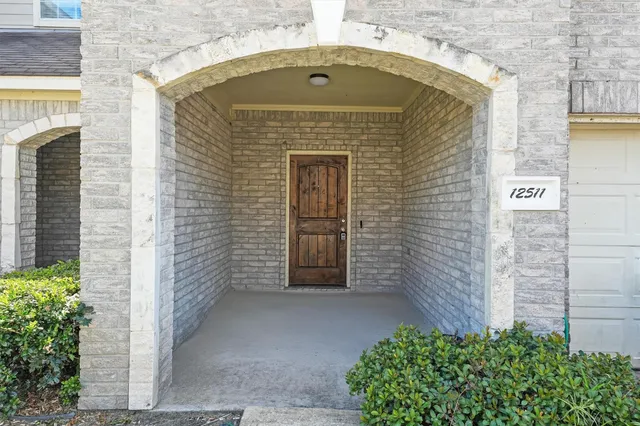 $2,150 | 12511 Silver Cup, Houston, TX 77014