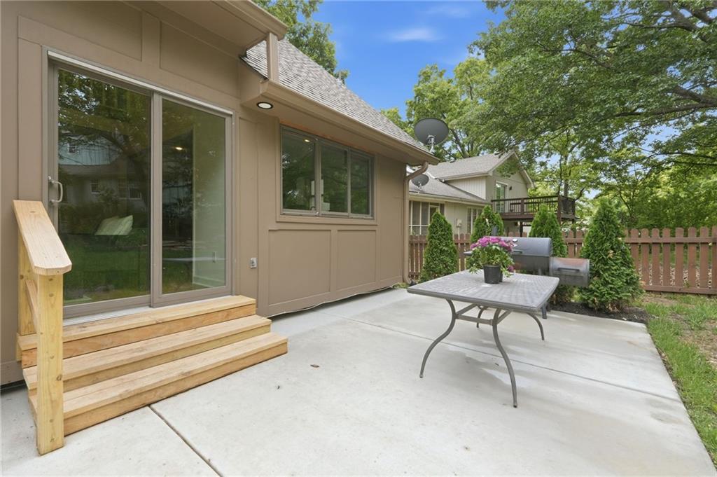 11809 Rosehill Road Overland Park, KS 66210 - Photo 31 of 38