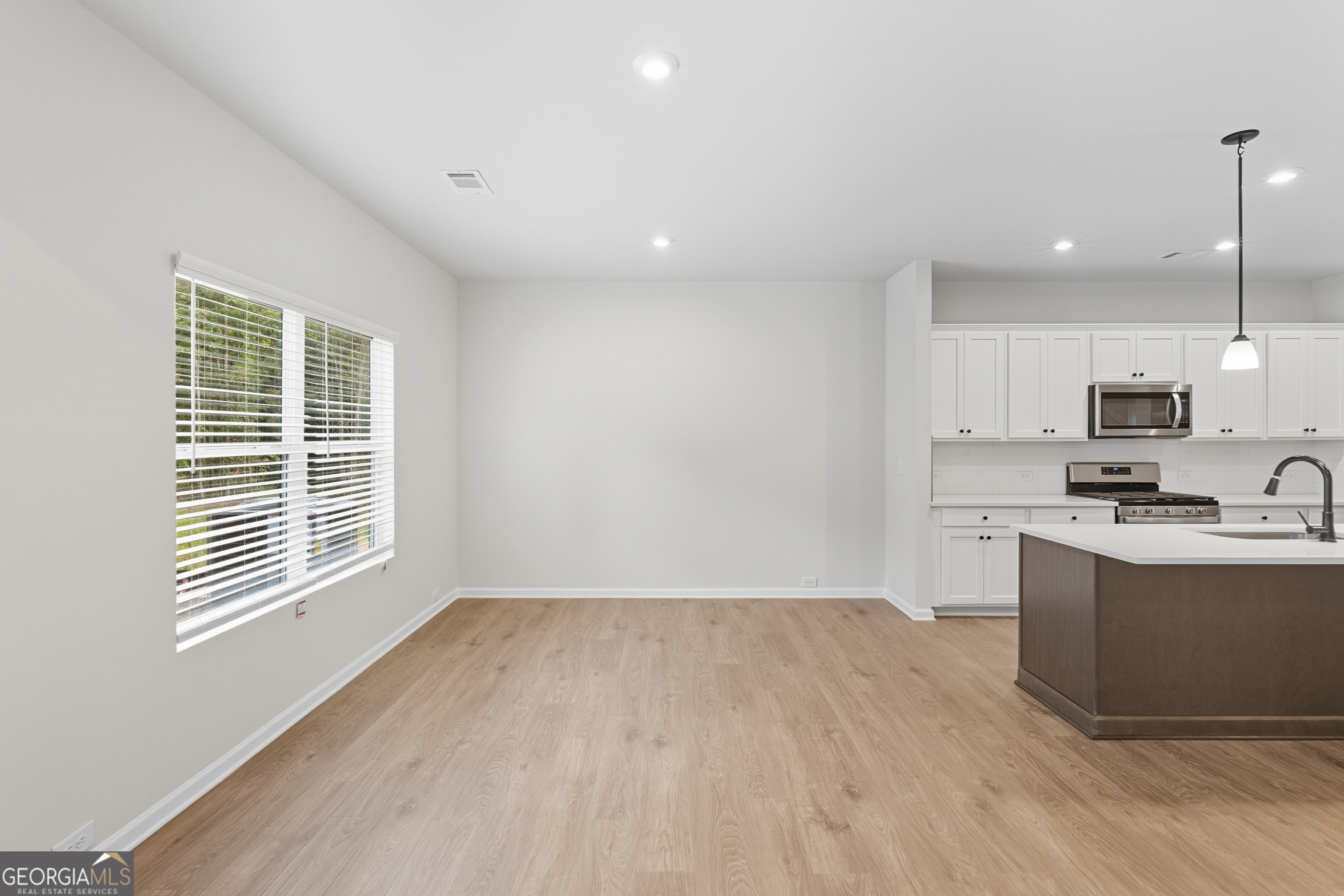 103 Everest Court Dallas, GA 30132 - Photo 20 of 35 a view of kitchen with wooden floor and electronic appliances