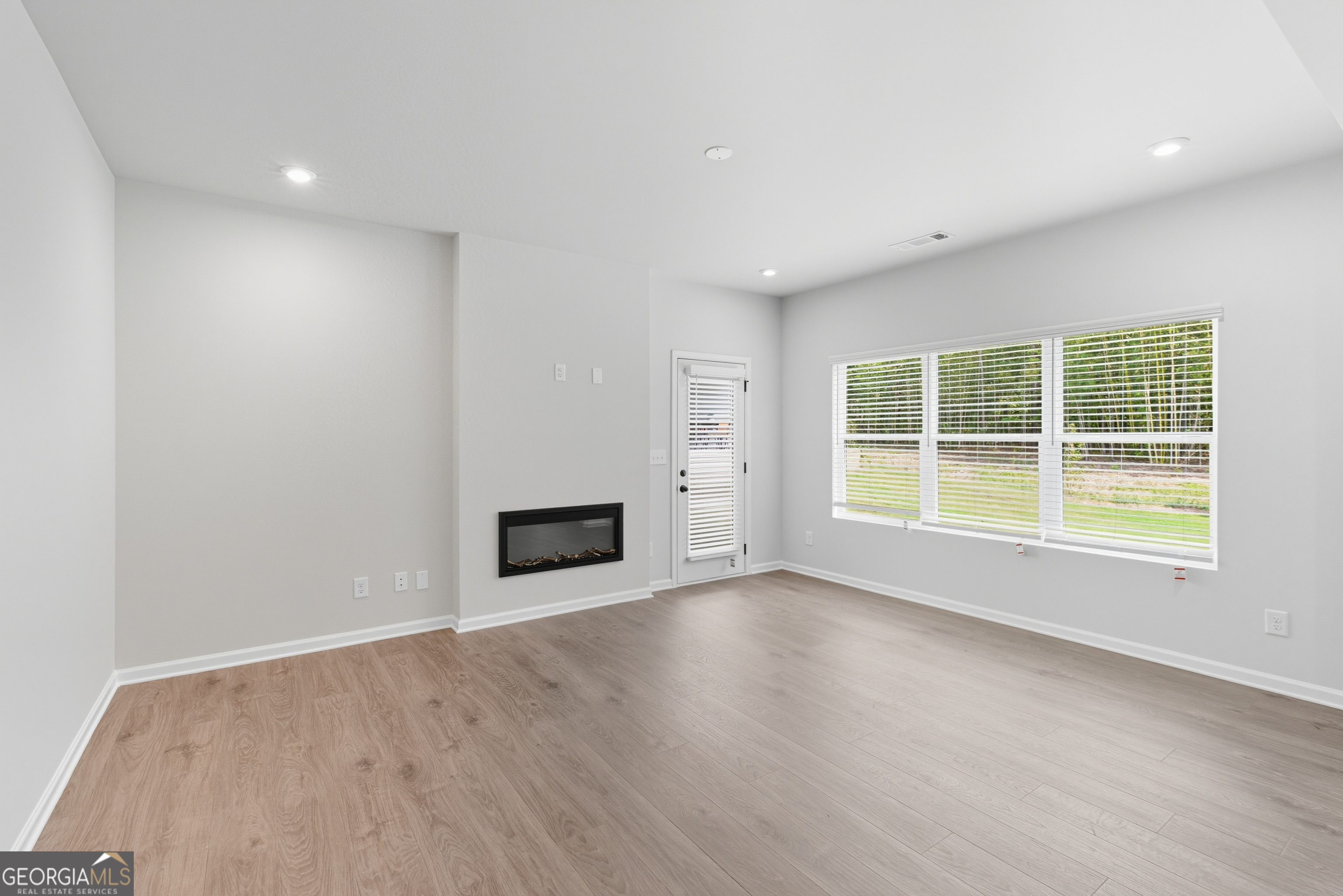 103 Everest Court Dallas, GA 30132 - Photo 21 of 35 an empty room with wooden floor and windows