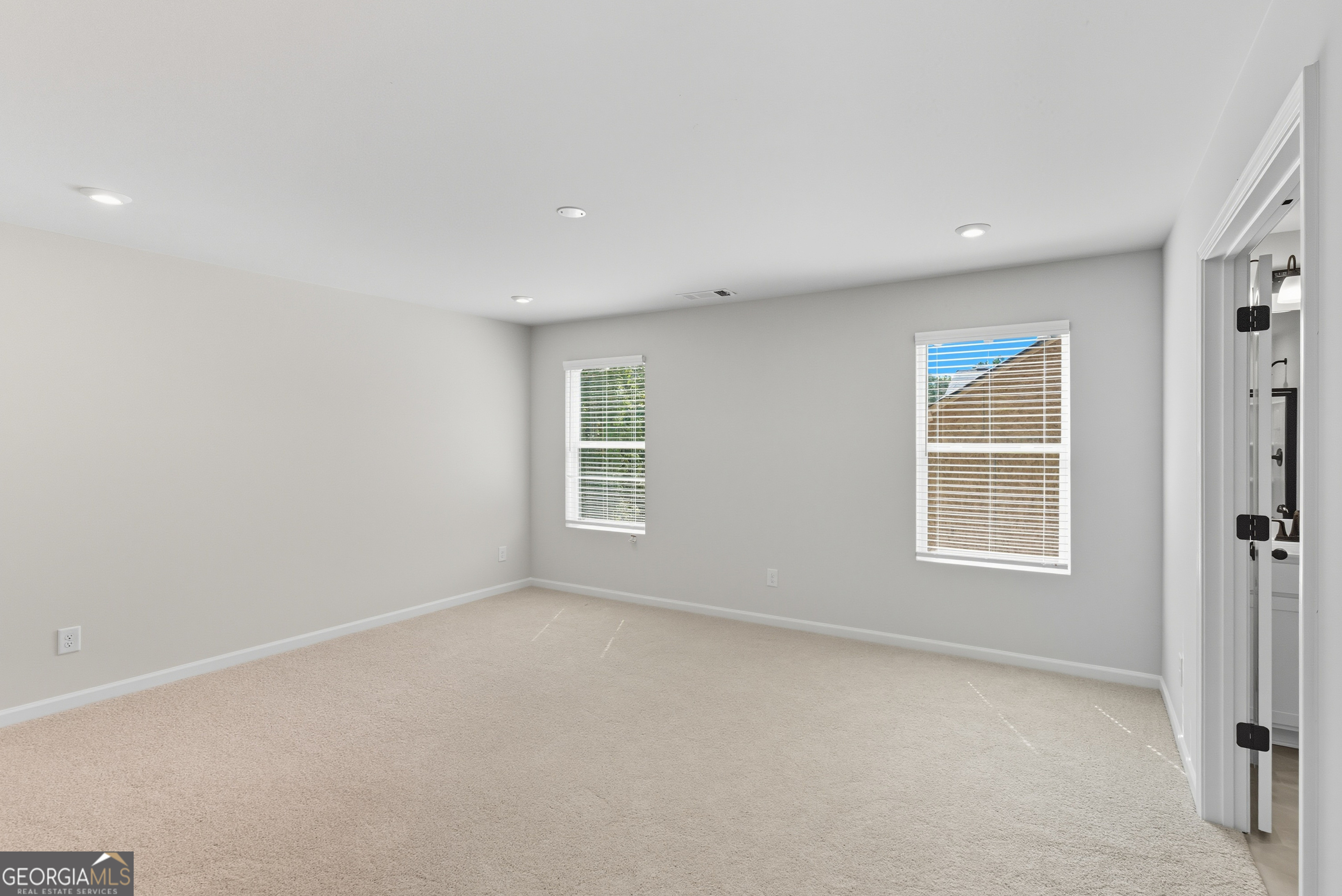 103 Everest Court Dallas, GA 30132 - Photo 26 of 35 an empty room with a window