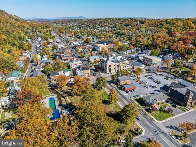 $559,900 | 237 Foggy Bottom Lane, Berkeley Springs, WV 25411