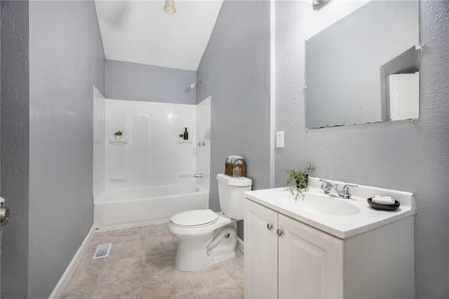 $159,000 | 9812 Marsh Avenue, Kansas City, MO 64134