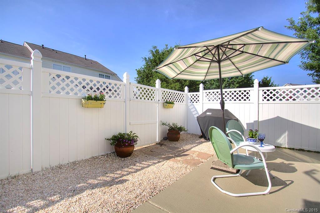 326 Sugar Ridge Court, Unit 98 Fort Mill, SC 29708 - Photo 22 of 24 a view of a chairs and table in backyard