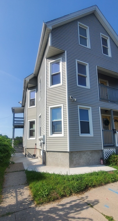 10 Monroe Street Springfield, MA 01109 - Photo 2 of 40