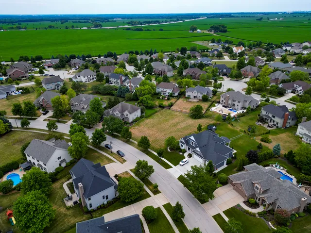 $95,000 | 21350 South Forest View Drive, Shorewood, IL 60404