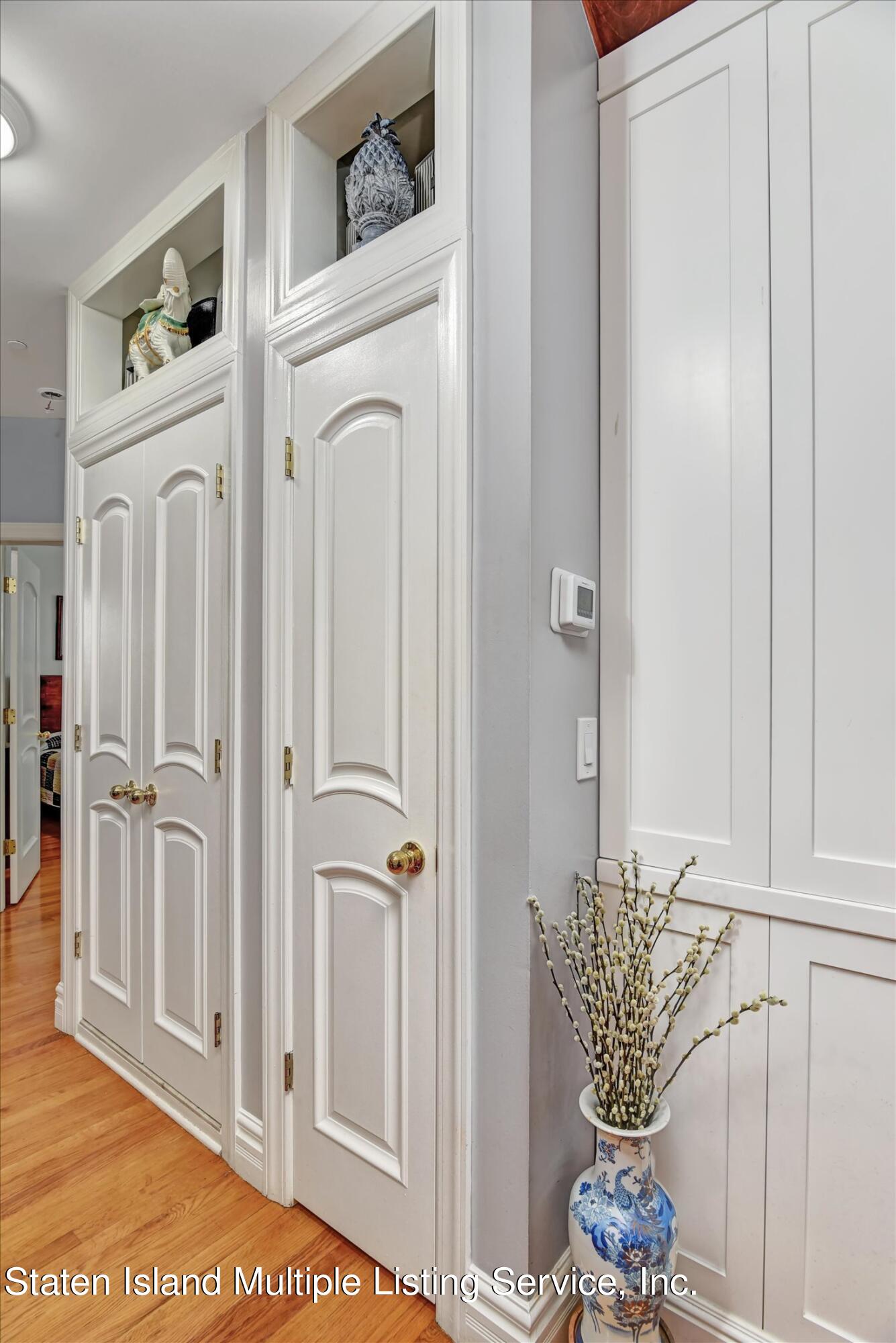 4654 Amboy Road, Unit 2B Staten Island, NY 10312 - Photo 15 of 25 15-Hallway