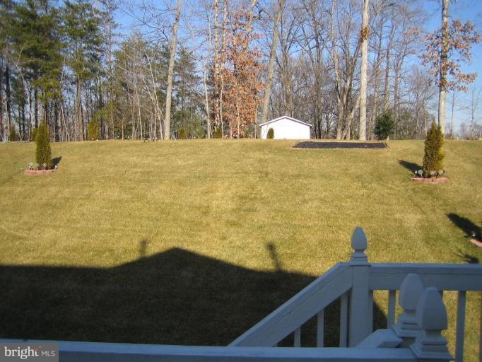 2668 Cast Off Loop Woodbridge, VA 22191 - Photo 2 of 20 Back yard