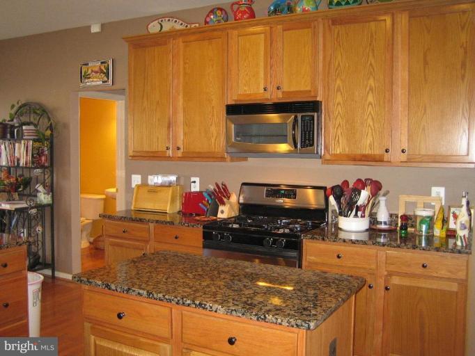 2668 Cast Off Loop Woodbridge, VA 22191 - Photo 16 of 20 Kitchen #2