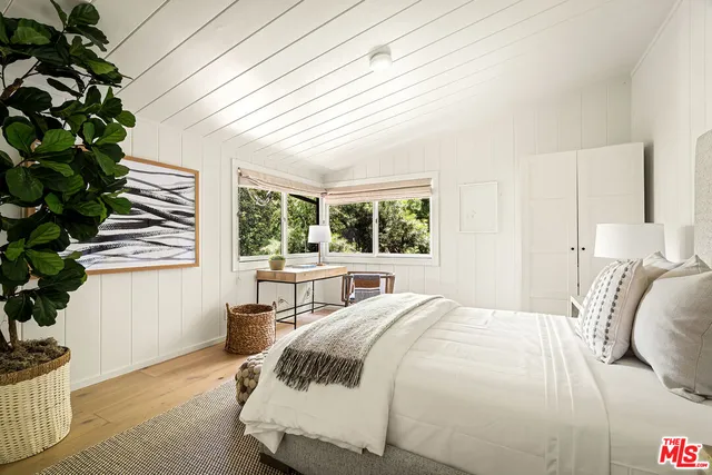 $4,995,000 | 327 East Rustic Road, Santa Monica, CA 90402