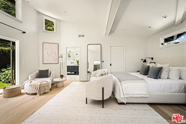 $4,995,000 | 327 East Rustic Road, Santa Monica, CA 90402