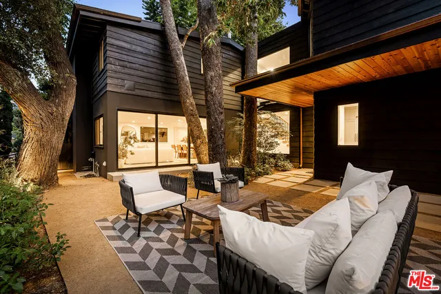 $4,995,000 | 327 East Rustic Road, Santa Monica, CA 90402