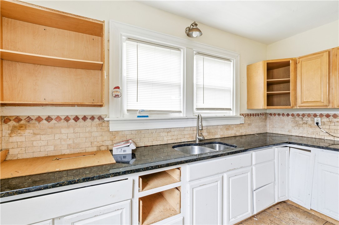 303 Narragansett Street Cranston, RI 02905 - Photo 11 of 26