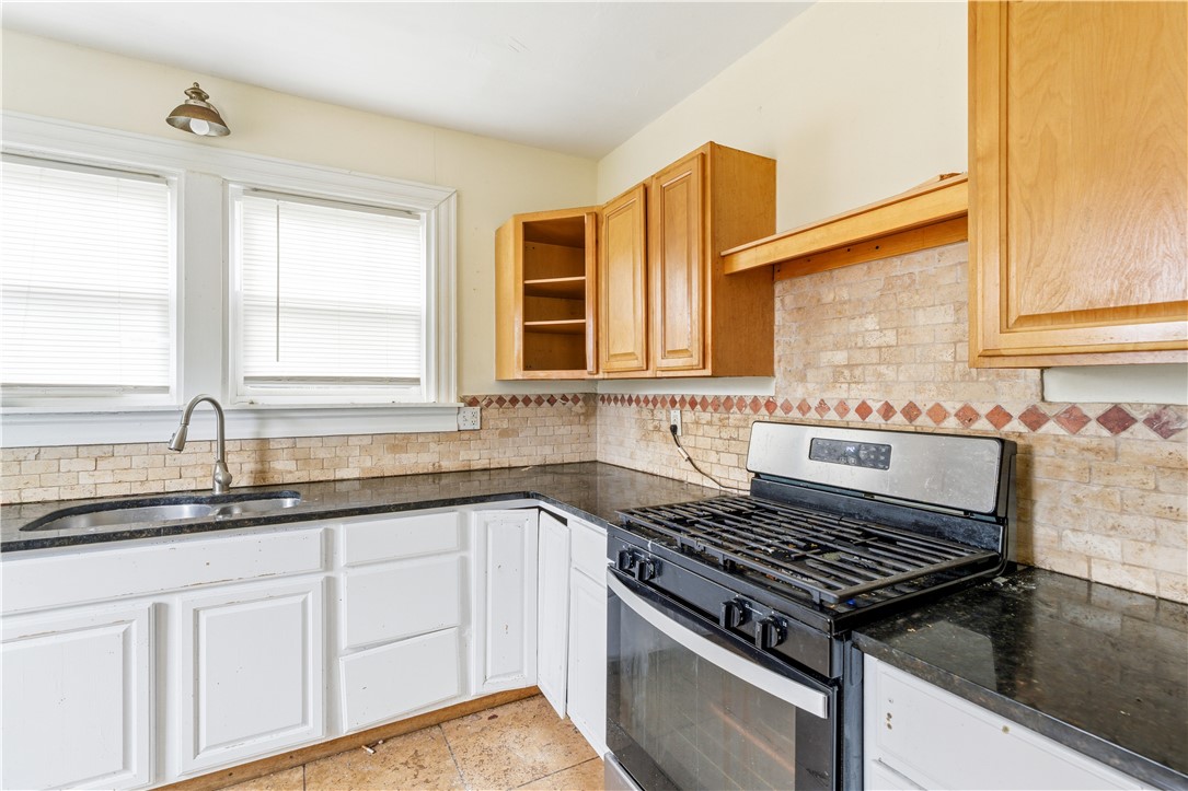 303 Narragansett Street Cranston, RI 02905 - Photo 19 of 26