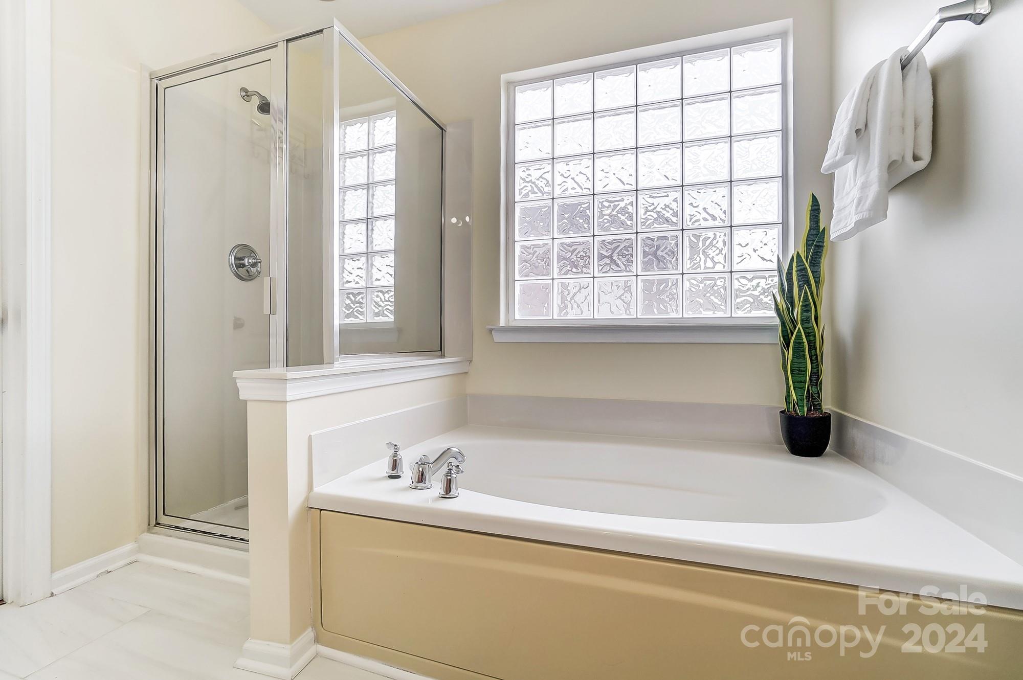 6514 Del Rio Road Charlotte, NC 28277 - Photo 25 of 42 a bathroom with a bathtub and a shower