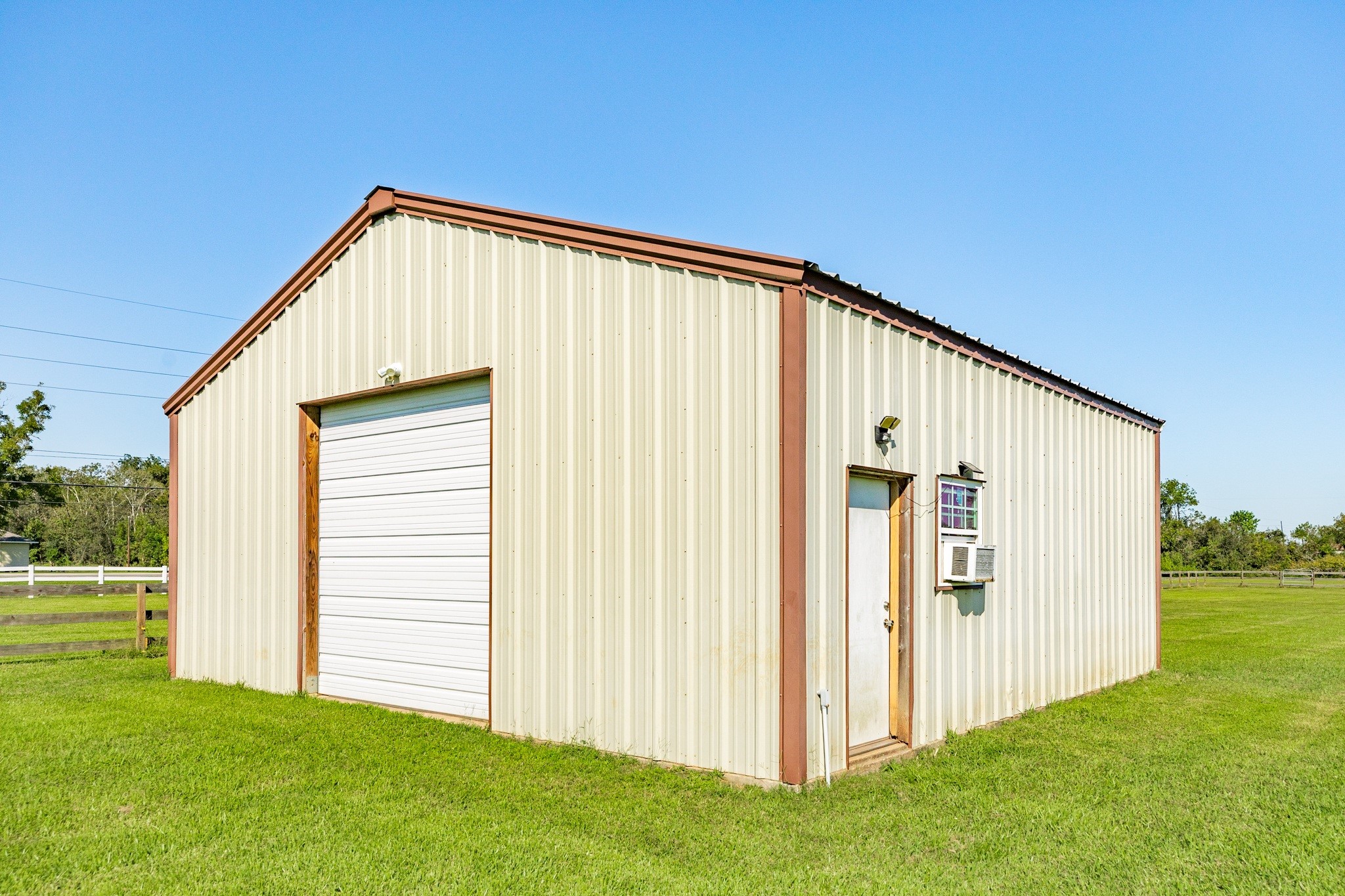 16211 Tankersley Drive Rosharon, TX 77583 - Photo 12 of 46 a view of backyard of house