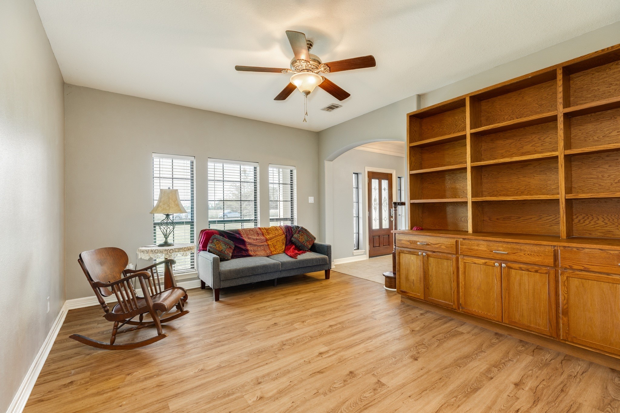 16211 Tankersley Drive Rosharon, TX 77583 - Photo 18 of 46 a living room with furniture and a window