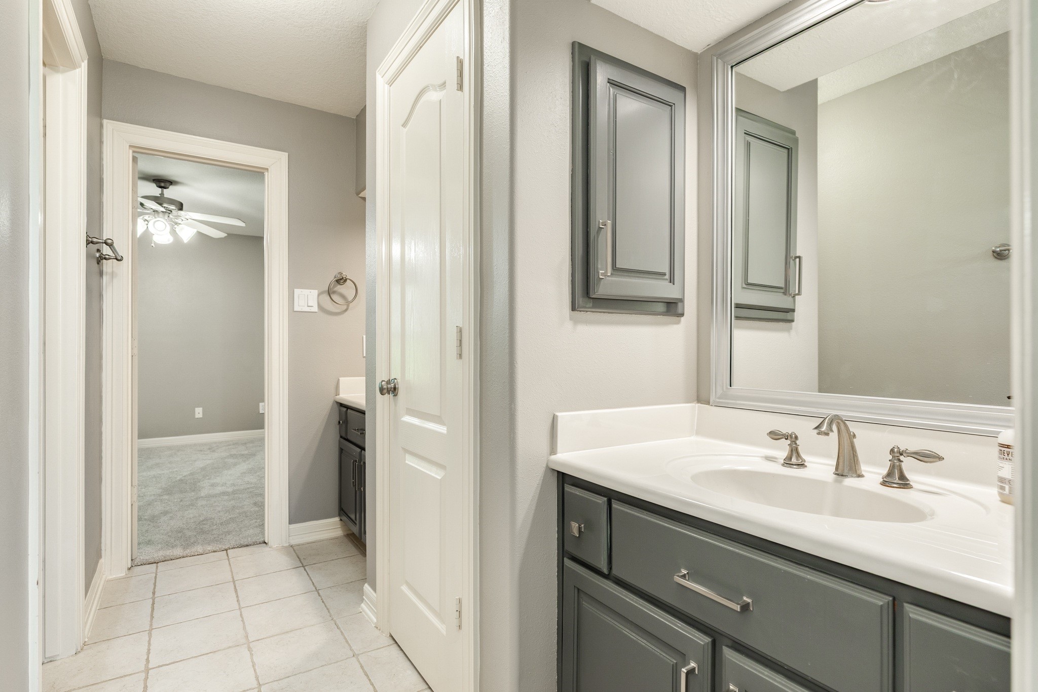 16211 Tankersley Drive Rosharon, TX 77583 - Photo 38 of 46 a bathroom with a sink and a mirror