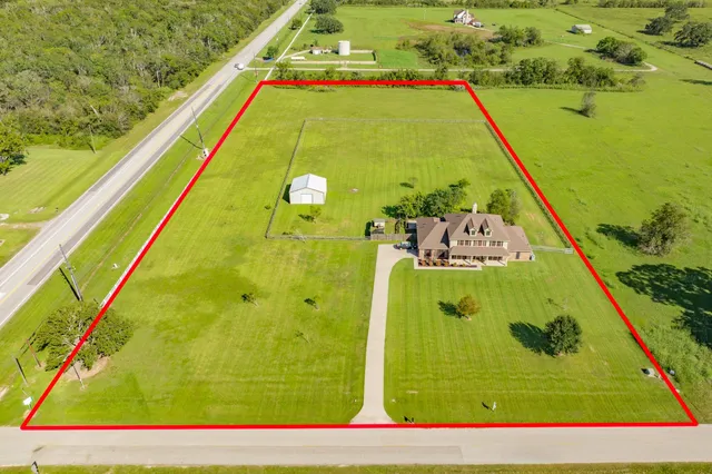 a view of a swimming pool with a fountain