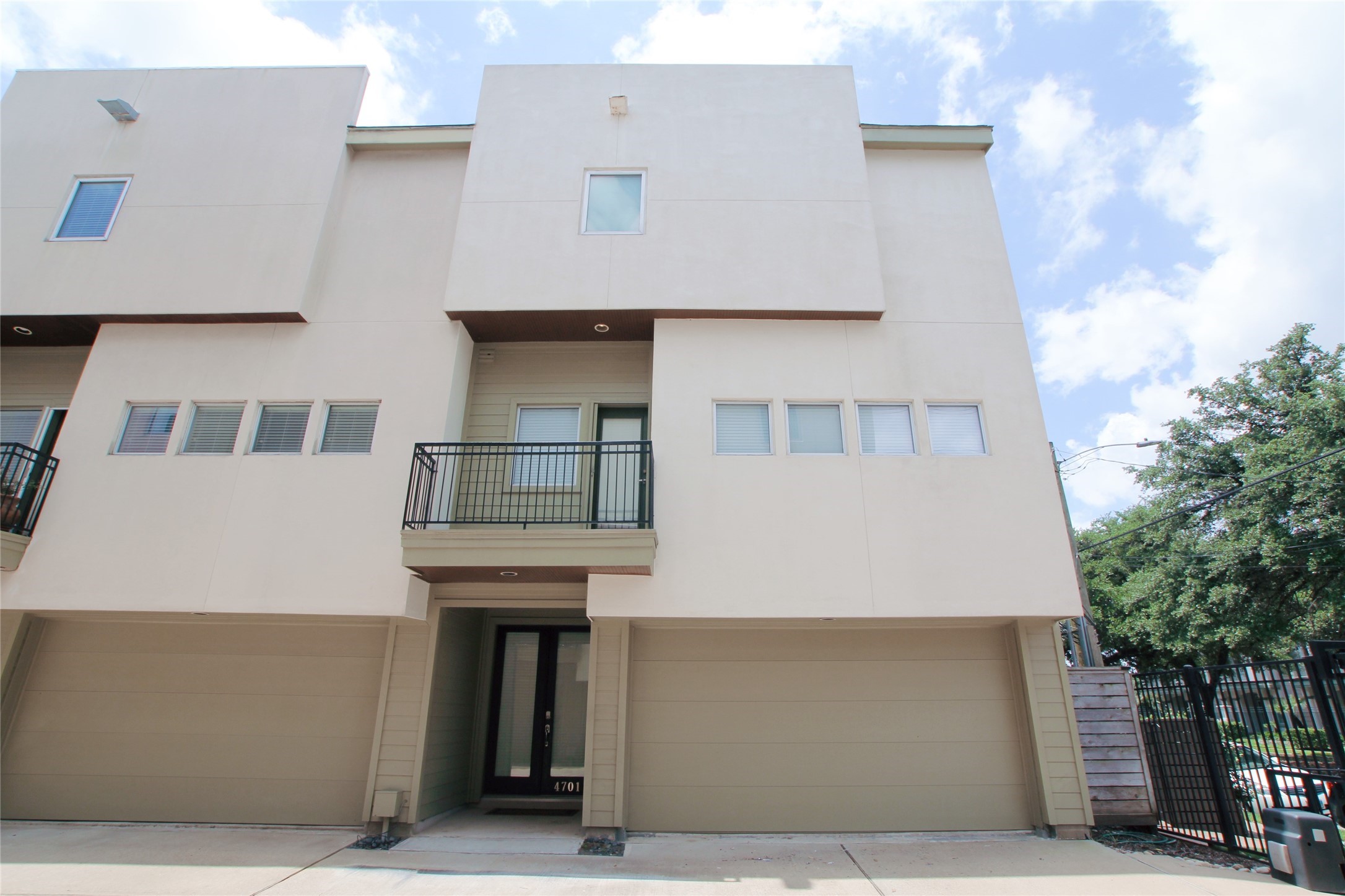 4701 Caroline Street Houston, TX 77004 - Photo 2 of 38