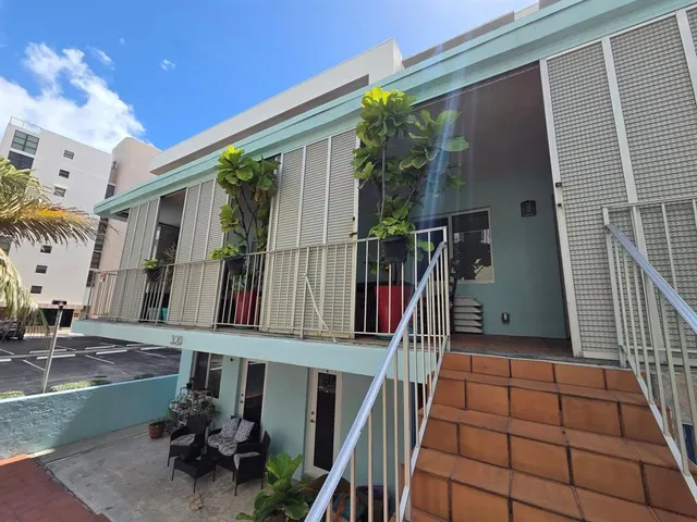 a view of entryway with a front door