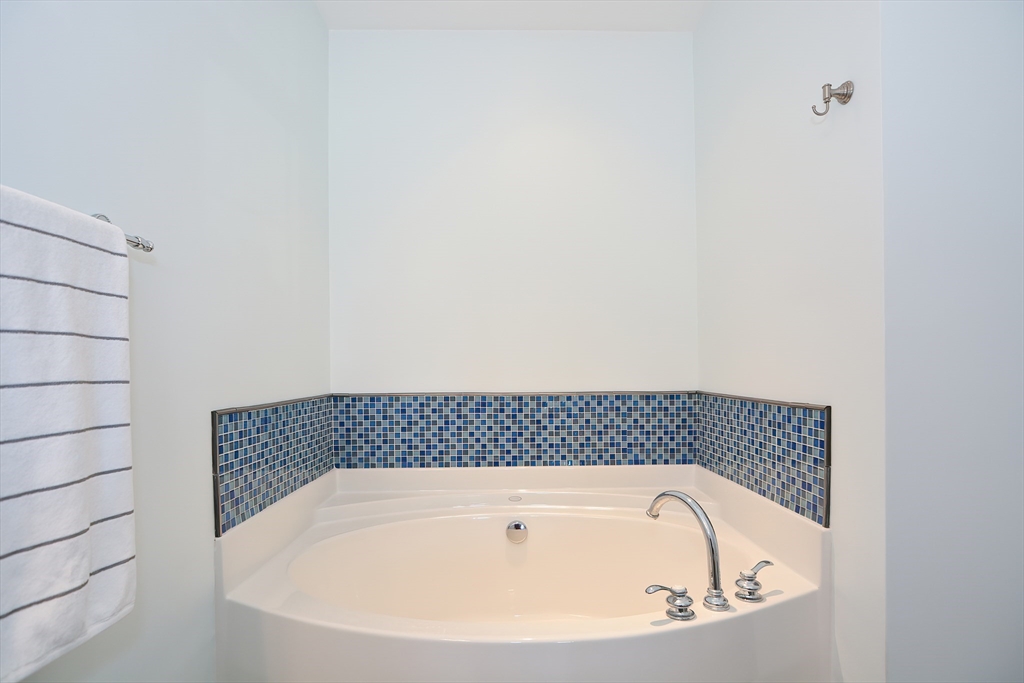61 Providence Road, Unit 2 Grafton, MA 01519 - Photo 22 of 35 a bathroom with a bathtub