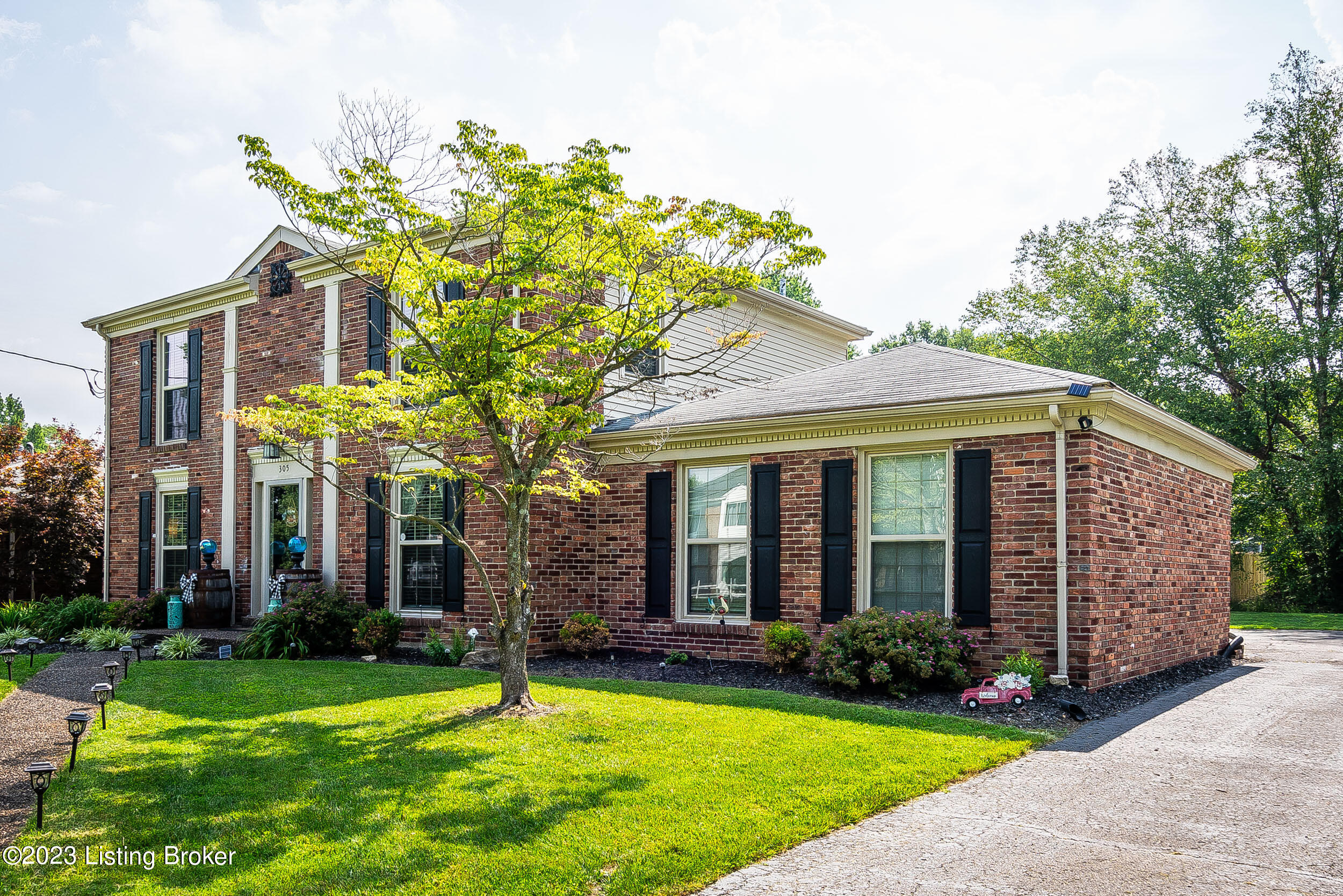 305 Moser Road Louisville, KY 40243 - Photo 3 of 49 305 Moser Rd-03