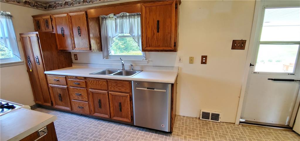 691 Venetia Road Venetia, PA 15367 - Photo 6 of 24 Gallery Image 6