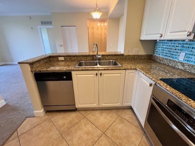 1660 Renaissance Commons Boulevard, Unit 2608 Boynton Beach, FL 33426 - Photo 7 of 31 a kitchen with a sink stove and cabinets