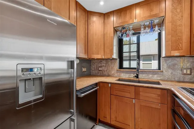 $226,000 | 225 East 10th Avenue, Unit E2, Mount Dora, FL 32757