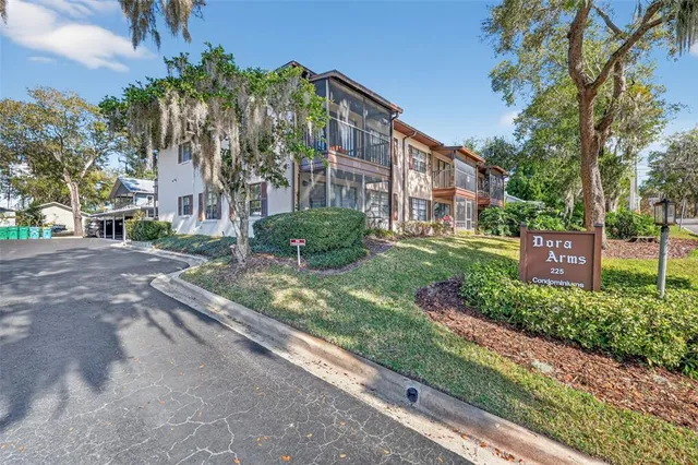 $226,000 | 225 East 10th Avenue, Unit E2, Mount Dora, FL 32757