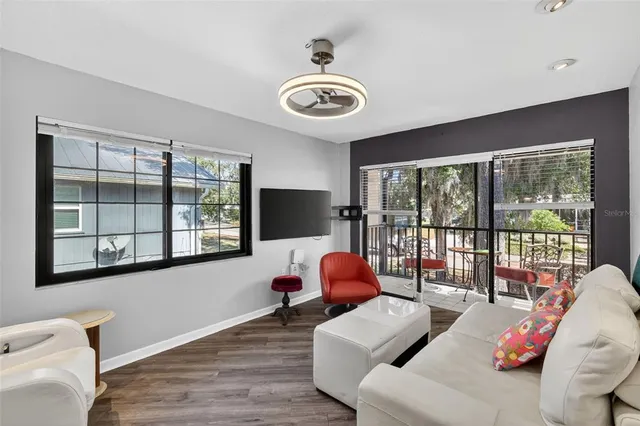 $226,000 | 225 East 10th Avenue, Unit E2, Mount Dora, FL 32757