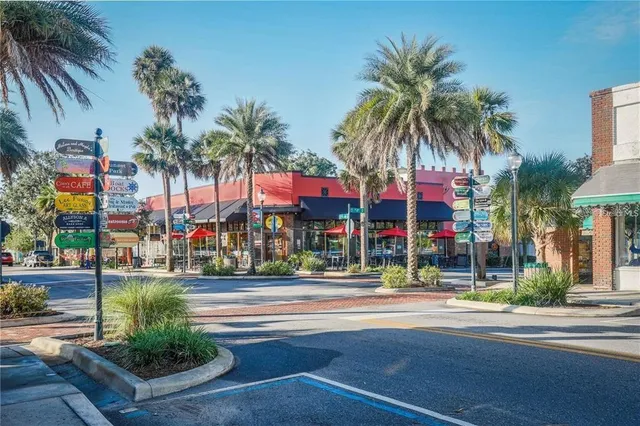 $226,000 | 225 East 10th Avenue, Unit E2, Mount Dora, FL 32757