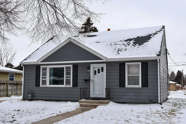 $219,900 | 2602 Henry Street, Sheboygan, WI 53081